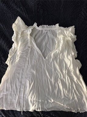 GAP Cream Ruffle V-Neck Sleeveless Blouse